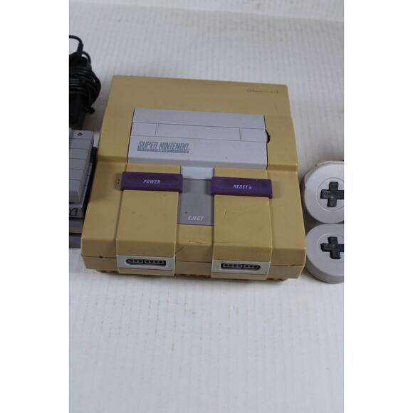 Super Nintendo SNES System Console SNES-001, 2 controllers, 4 games, tested - Picture 3 of 16